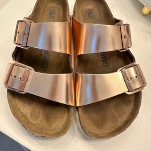 Birkenstock Arizona in Rose Gold
